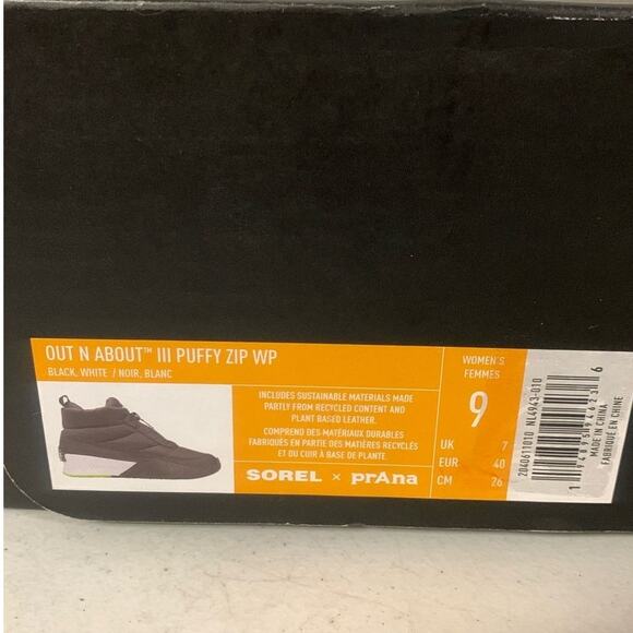 SOREL WOMEN'S SIZE 9 OUT N ABOUT III PUFFY ZIP BOOT, Black / White - Picture 9 of 10